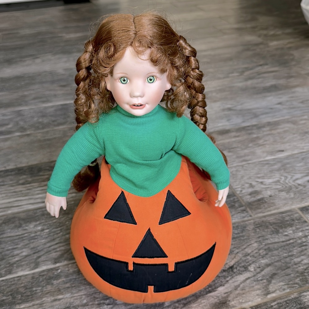 Vintage The Hamilton 1993 collection Lil Punkin